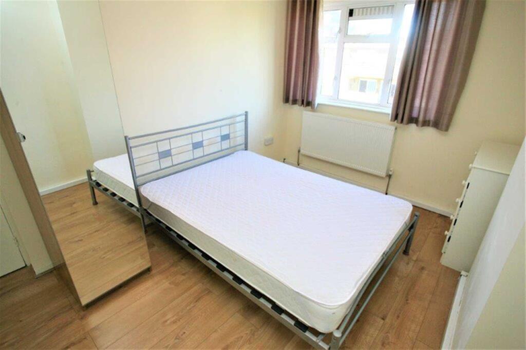 Apartment in London, Patmore Estate, Clapham Junction - View 3