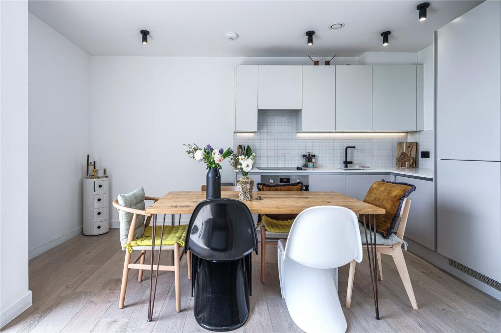 521 Cambridge Heath Road, Tower Hamlets, London, E2 - View 2