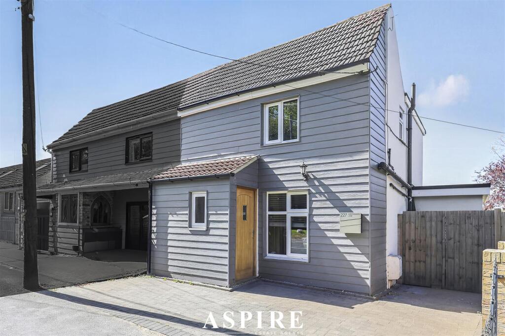 2-bed house on Greensward Lane, Hockley, £370,000
