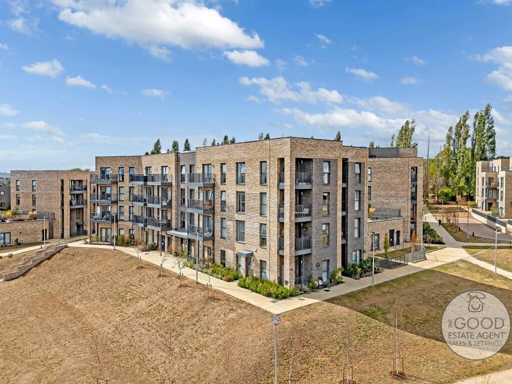 1-bed flat on Luctons Close, Loughton, IG10, £300,000
