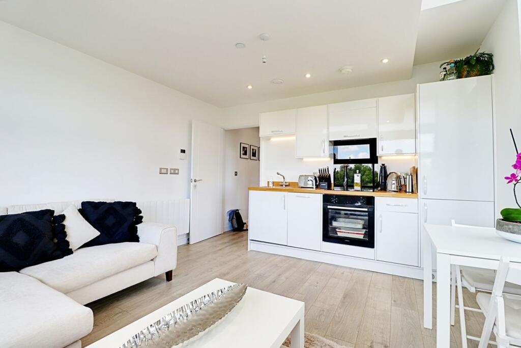 Apartment in Chelmsford - View 4