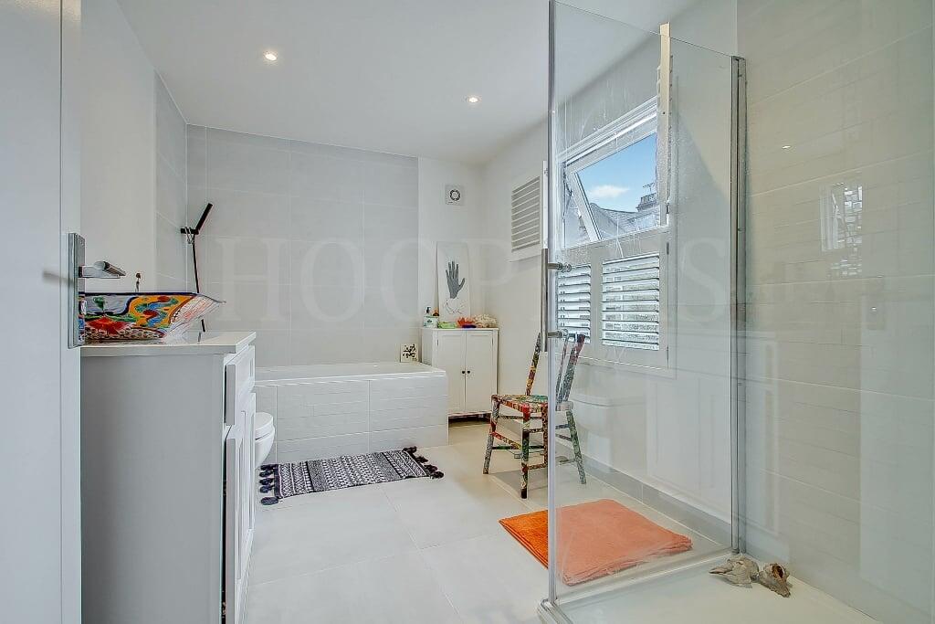 House in London, Willesden Green, Harlesden - More