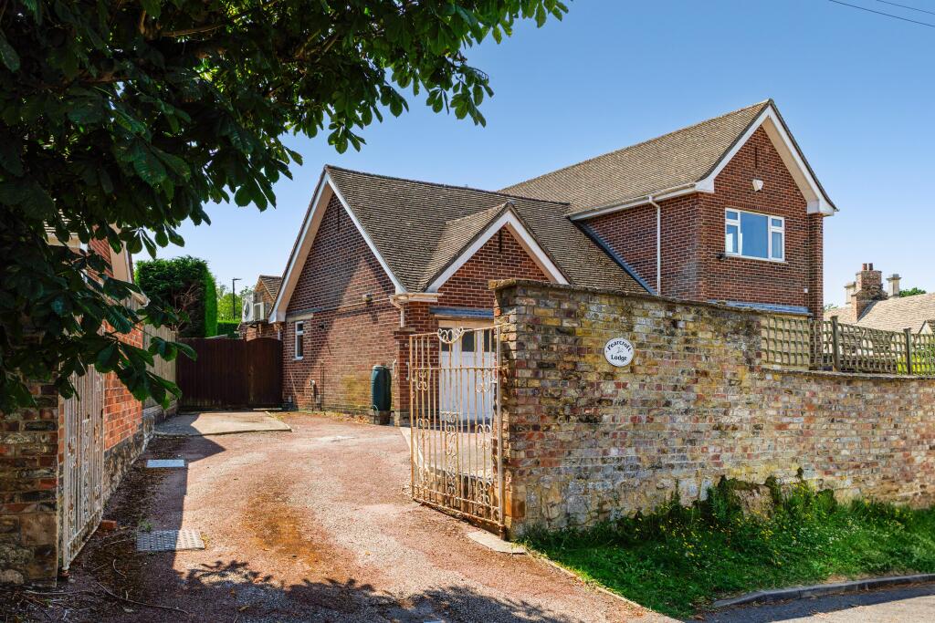Main image of property: Pearcroft Road, Stonehouse, GL10