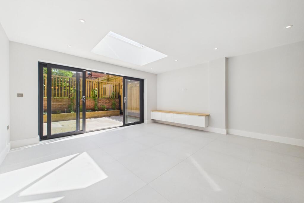 House in Reading, Charvil - View 4