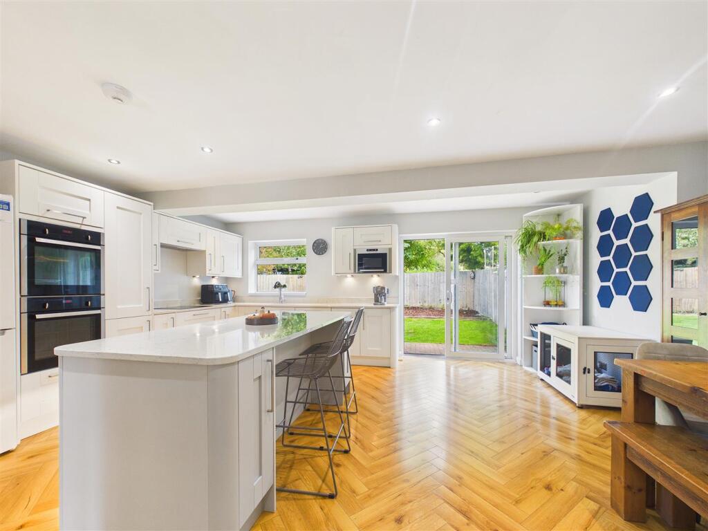House in Hull - View 4