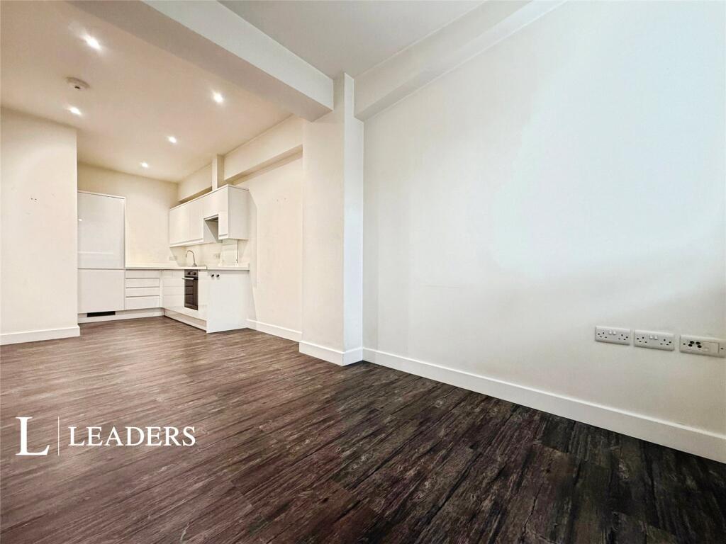 Apartment in Worthing, West Sussex - View 3