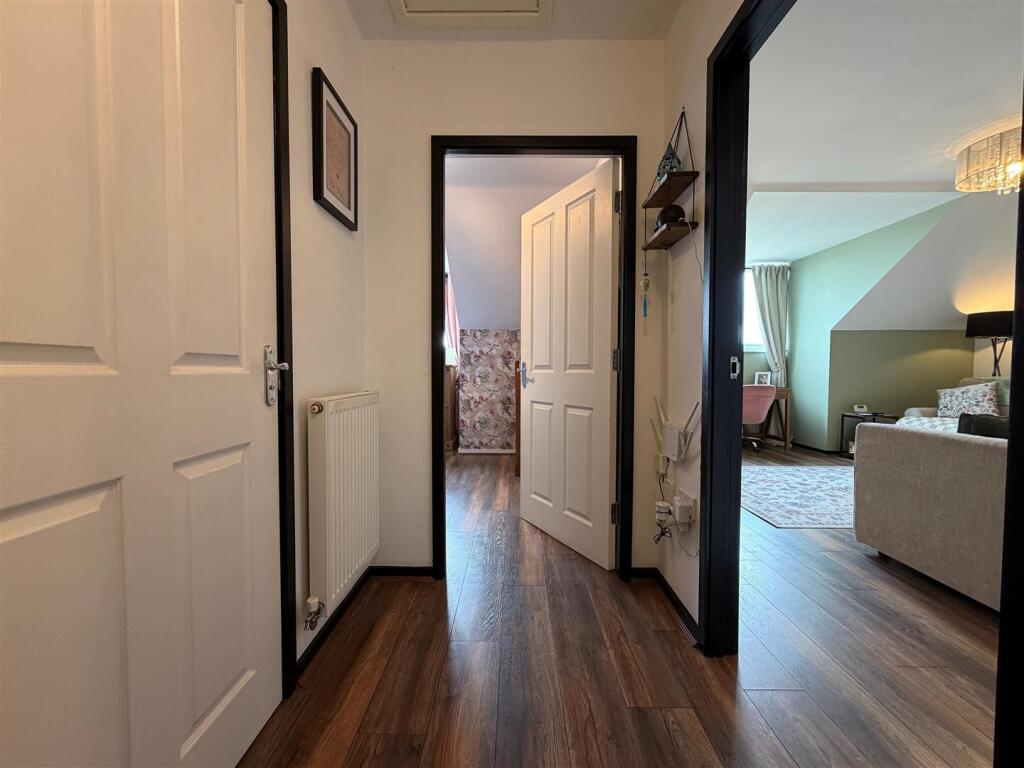 Apartment in Sandwell, Ross - View 5