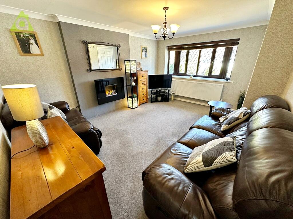 Chantry Close, Westhoughton, BL5 2LY photo 3