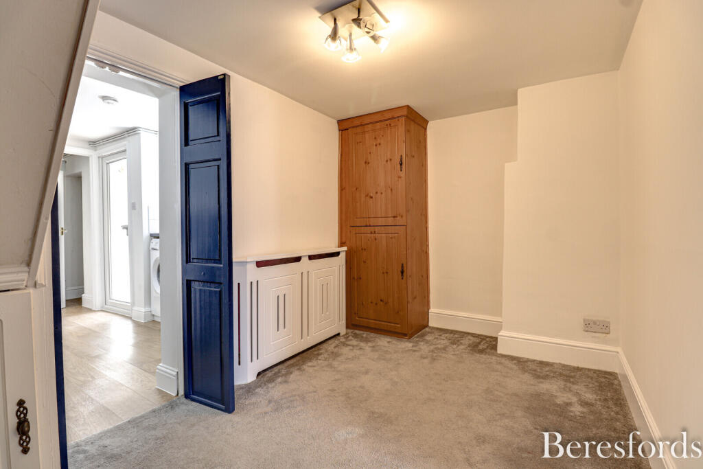 House in Brentwood, Hutton Mount - View 3