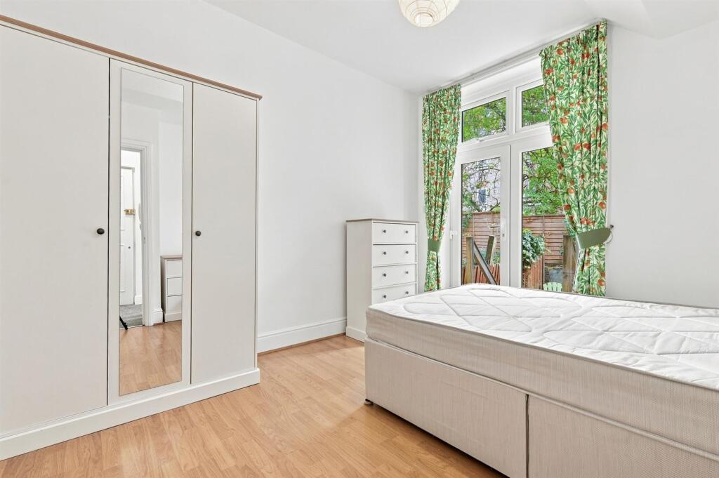 Apartment in London - More