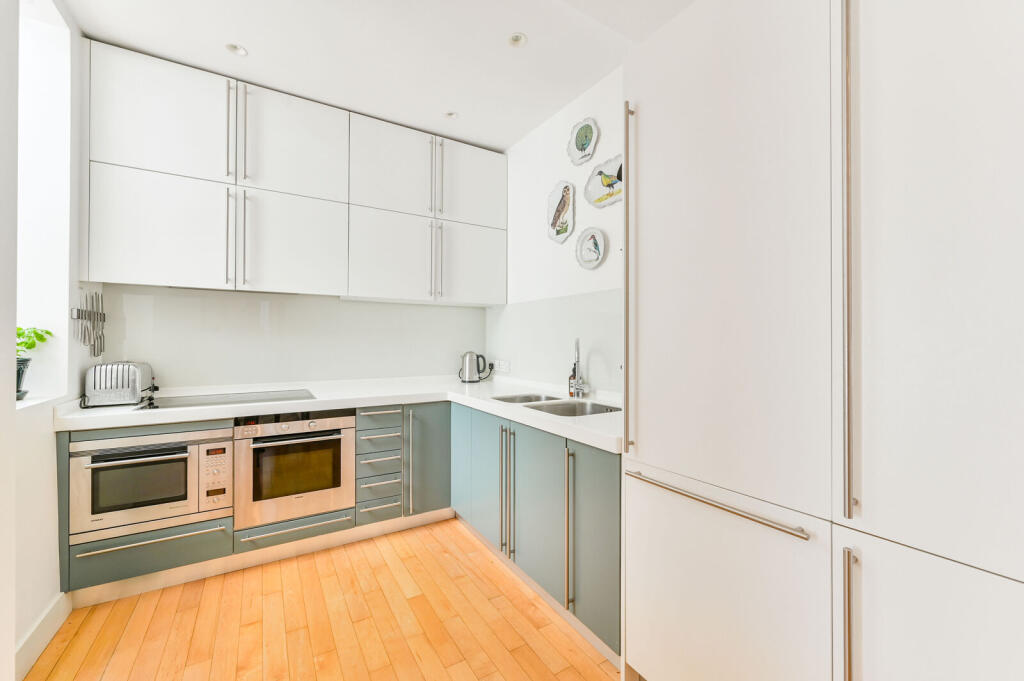 3-bed flat on Sussex Gardens, Lancaster Gate, London, W2, £1,300,000