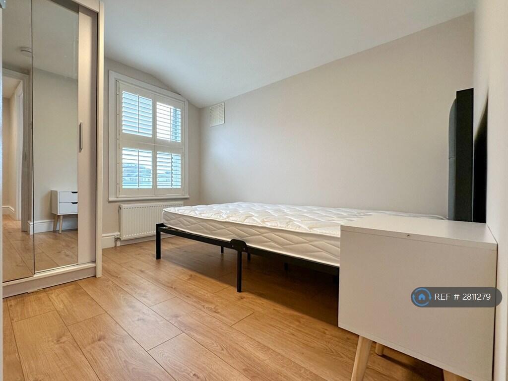 House in London - View 2
