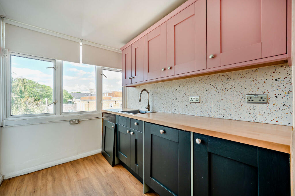 Apartment in Slough - View 3