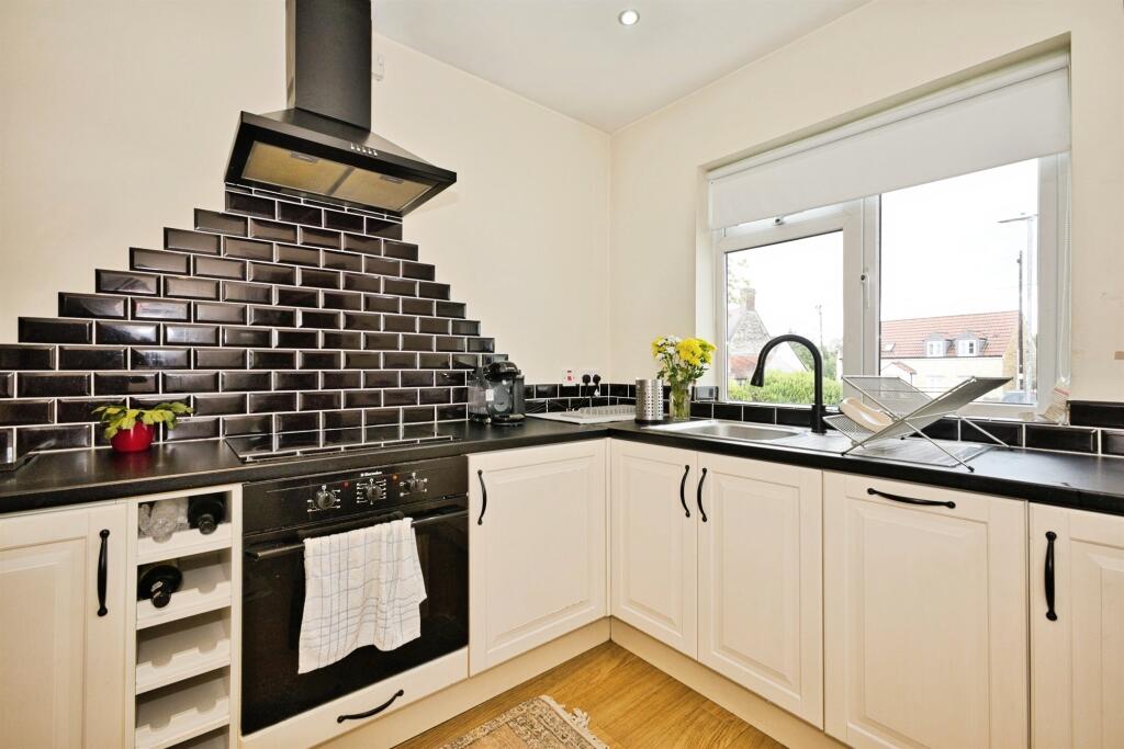 Wesley Close, Wanstrow, Shepton Mallet photo 2