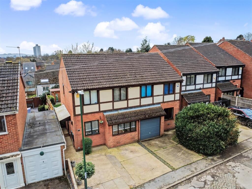 Main image of property: Barrymore Court, Holly Gardens, Thorneywood, Nottingham