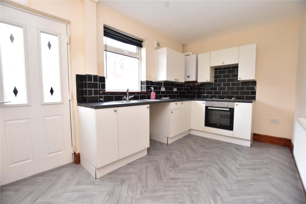 Charlton Place, Leeds, West Yorkshire photo 3