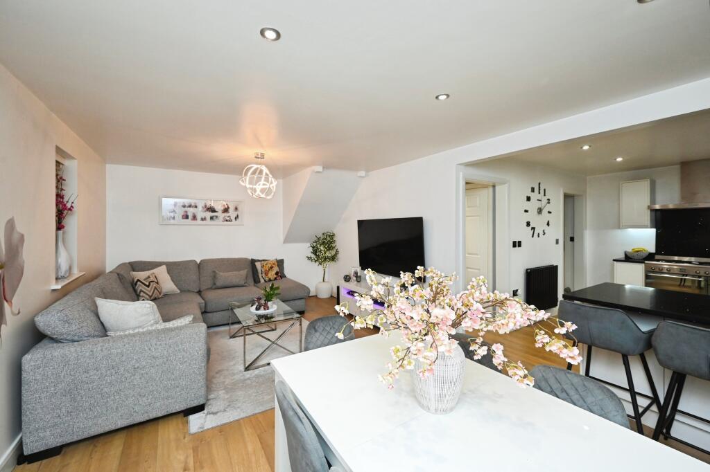 House in Mansfield, Nottinghamshire - View 3