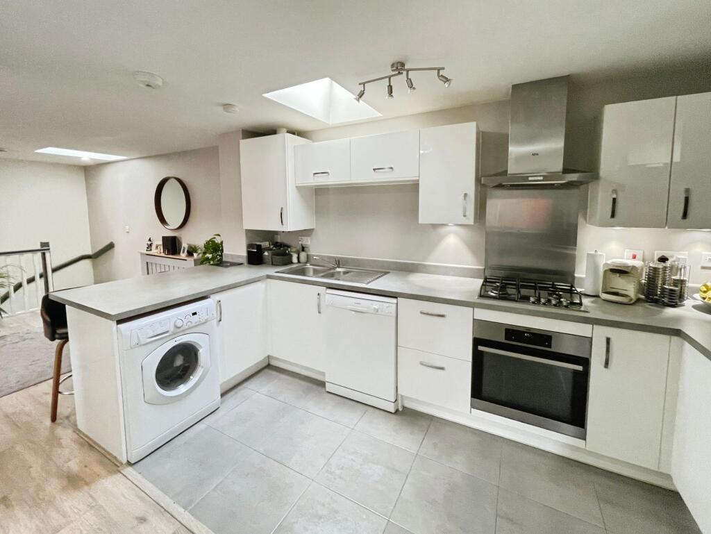 House in Basingstoke and Deane, Longacre, Kempshott Park - View 5