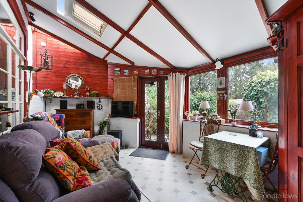 House in Sutton - More