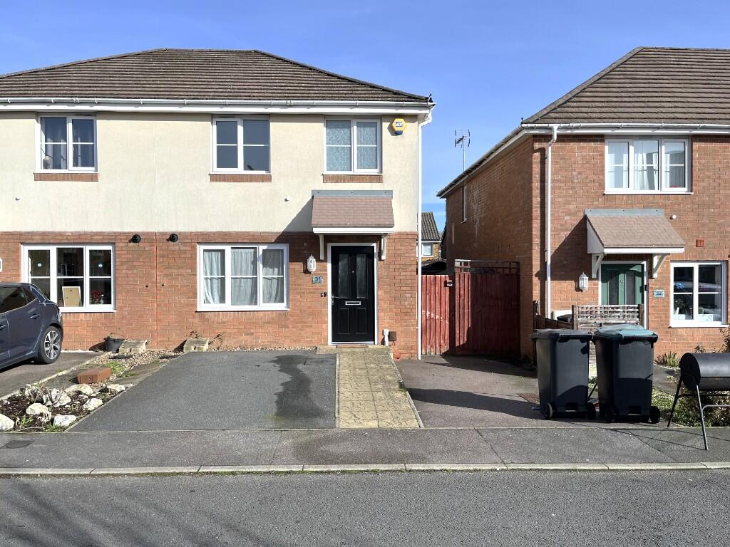 Main image of property: Verde Close, Luton, Bedfordshire, LU2