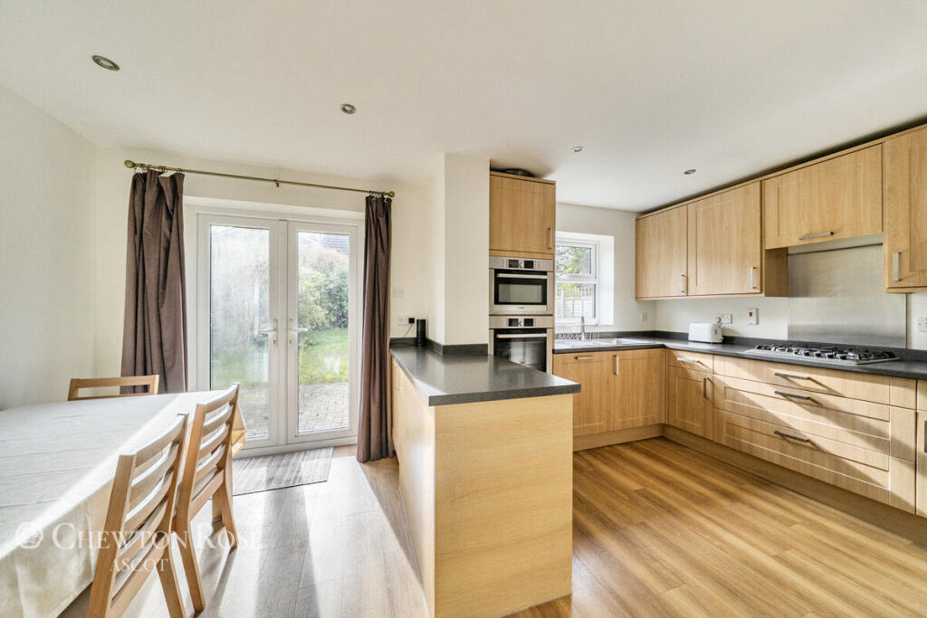Langdale Drive, ASCOT photo 4
