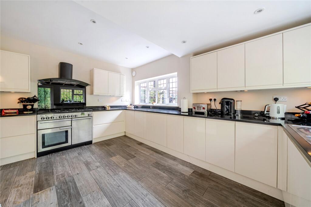 House in Kingston upon Thames - View 2