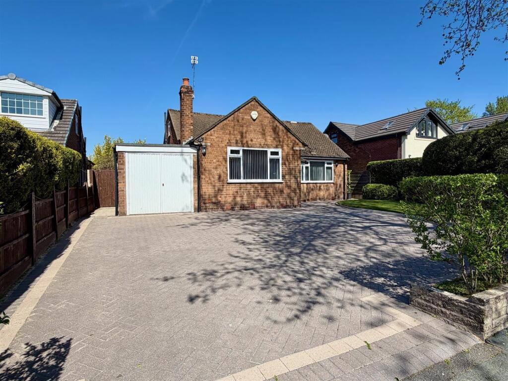 3-bed detached on High Elm Road, Hale Barns, £750,000