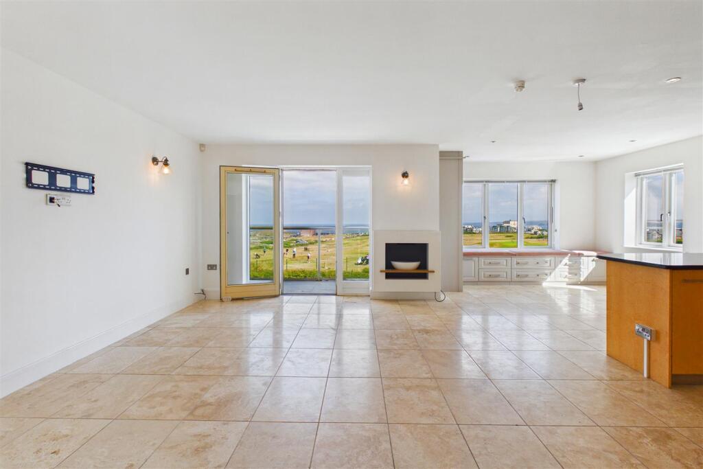 Apartment in Truro - View 3