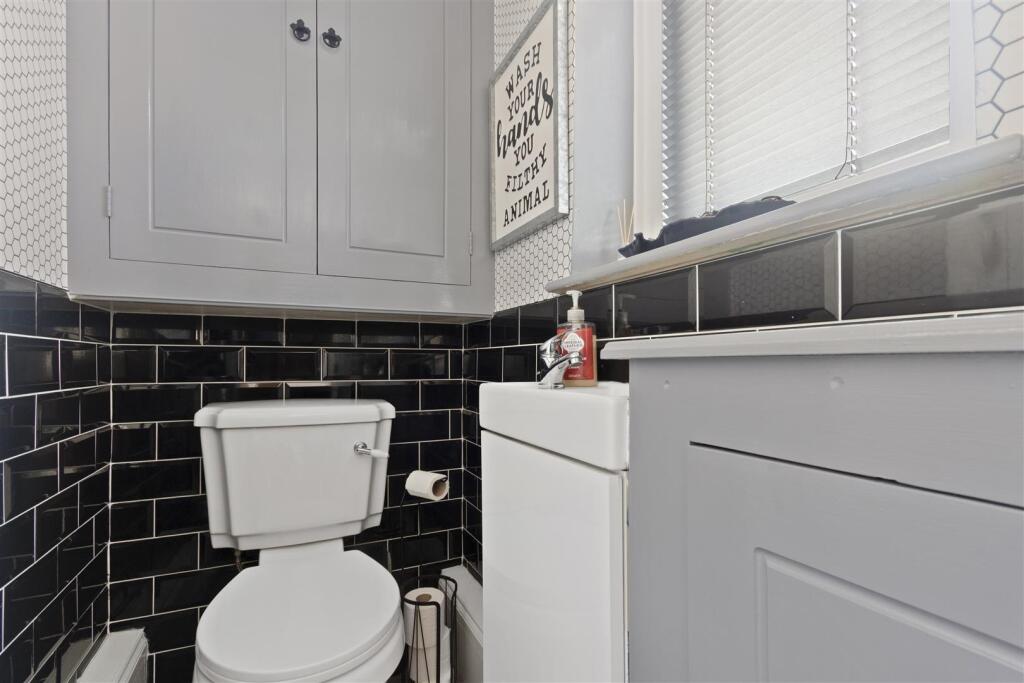 Hawthorn Avenue, Yeadon, Leeds photo 3
