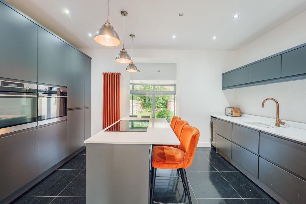 House in Glasgow, New Cathcart, Merrylee - More