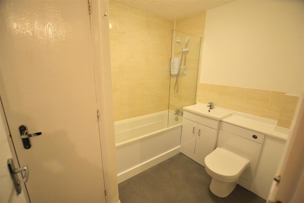 Tudor Close, Hatfield photo 4
