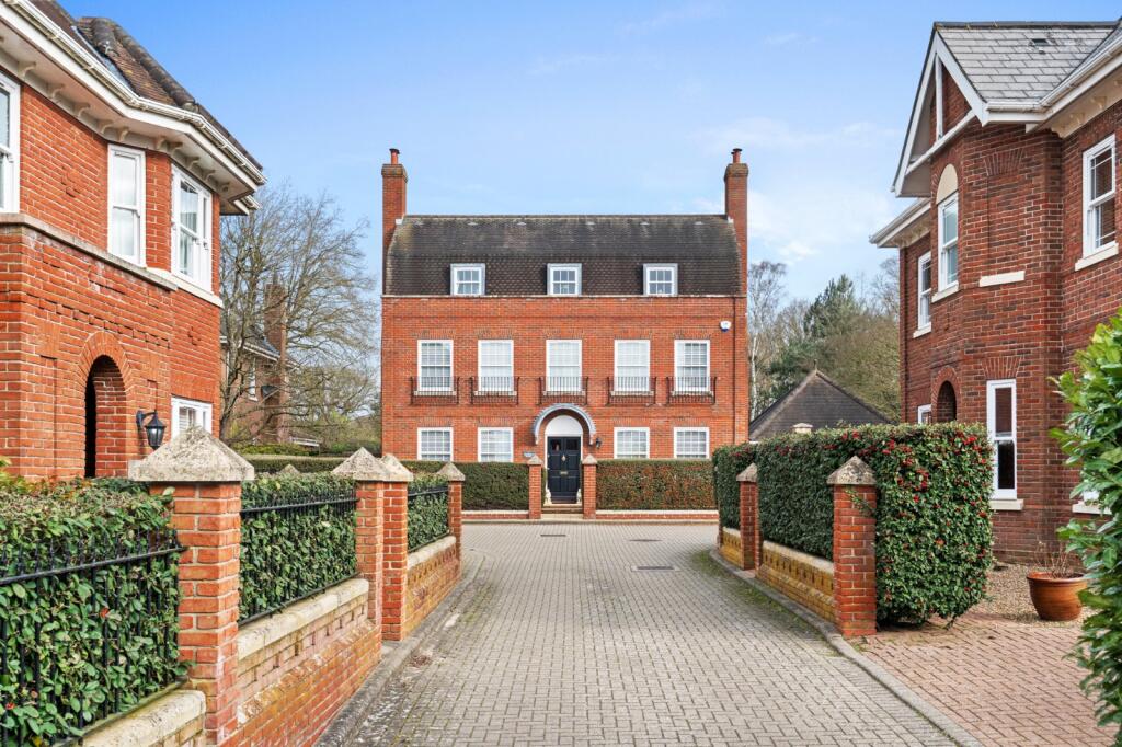 Main image of property: Devereux Place, Braiswick, Colchester, Essex, CO4