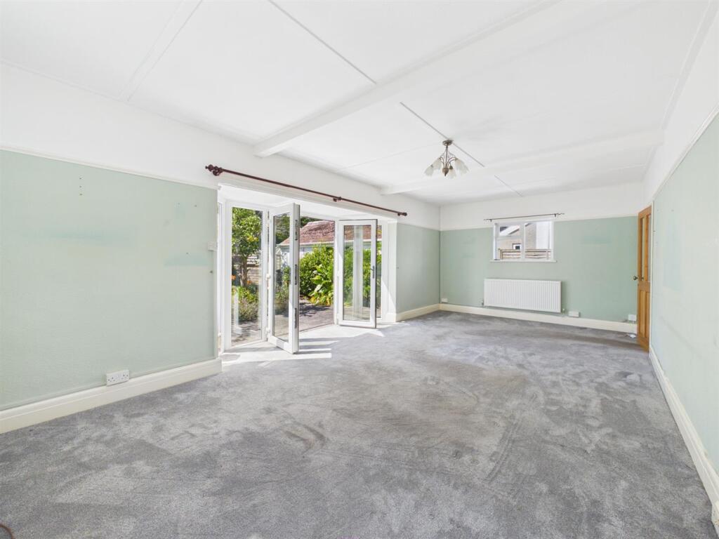 Mayfield Avenue, Porthcawl - View 5