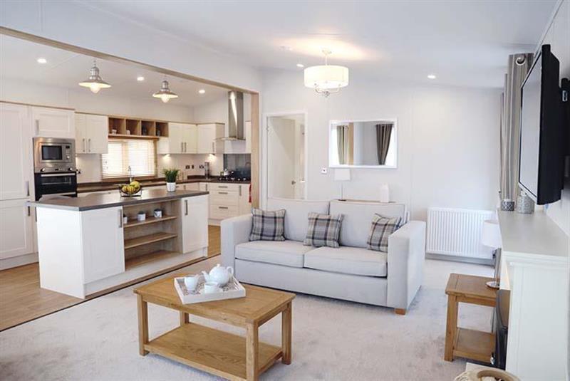 3-bed caravan on Appletree Country Park – Lincolnshire, £173,995