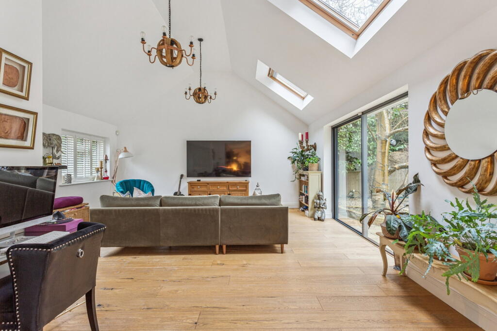 Valley Road, Rickmansworth, WD3 photo 2