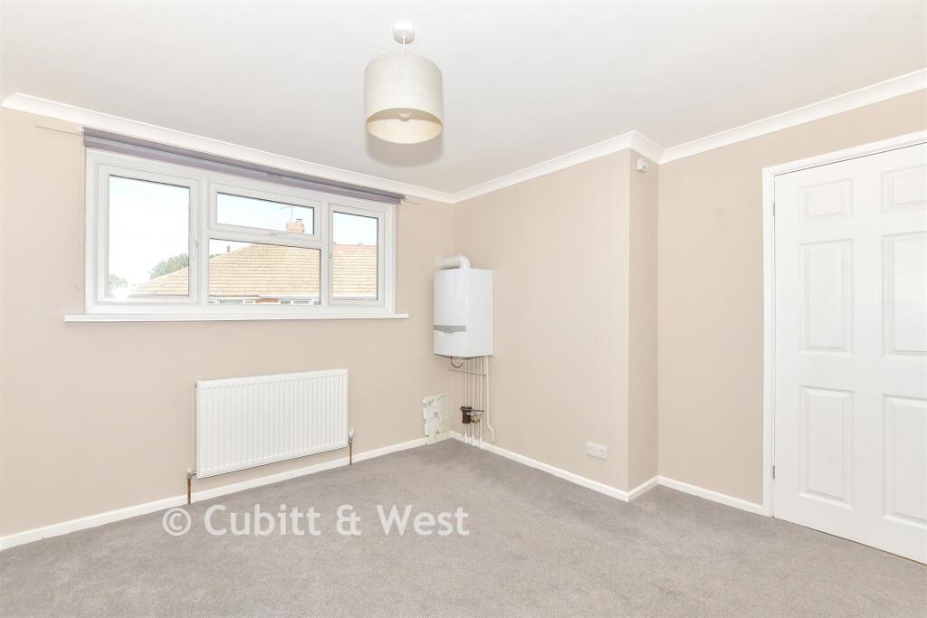 House in Portsmouth, Drayton - More