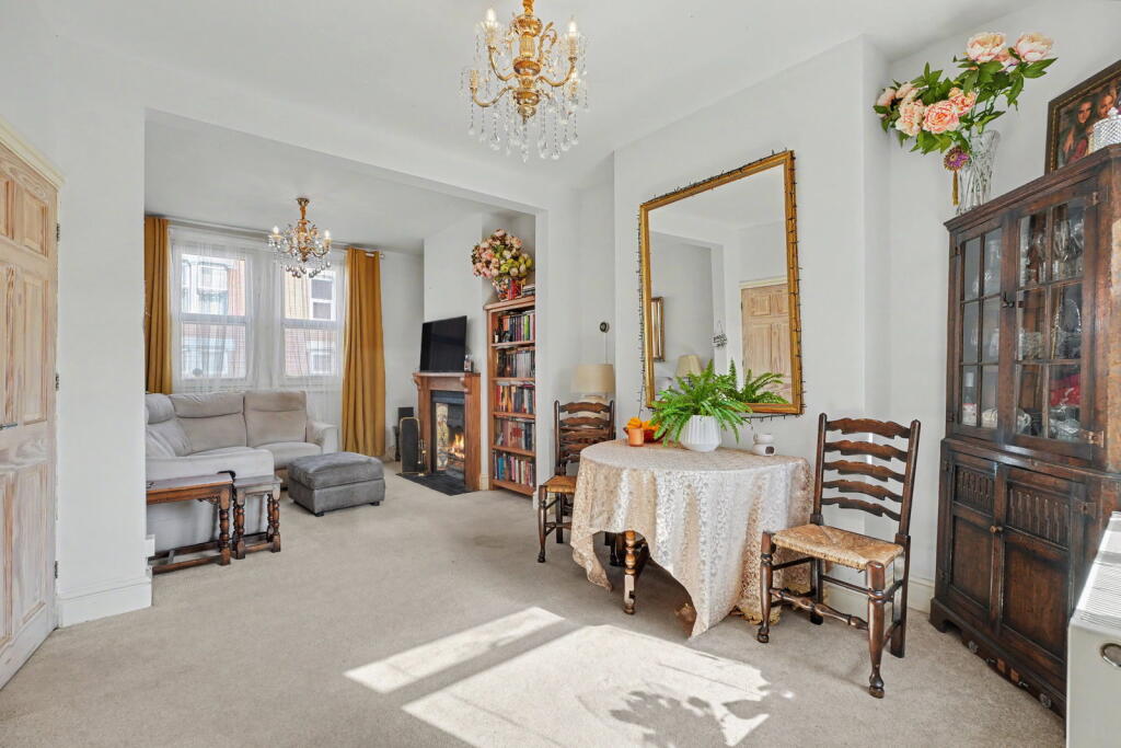 House in Northampton, West Northamptonshire - View 3