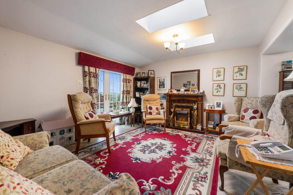 Brownmuir Avenue, Eaglesham photo 4
