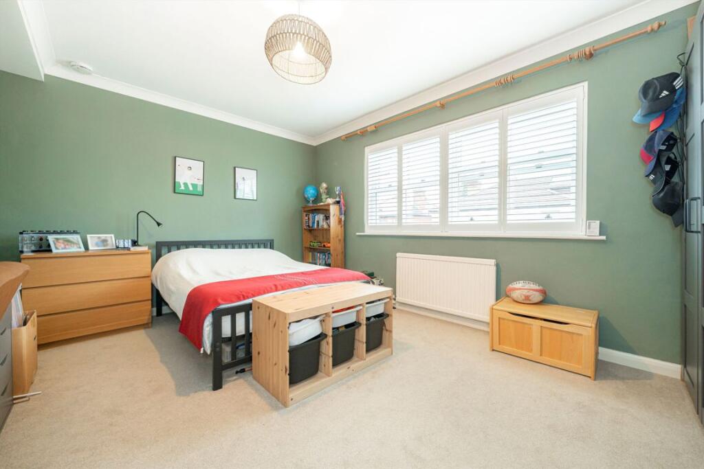House in Kingston upon Thames - More