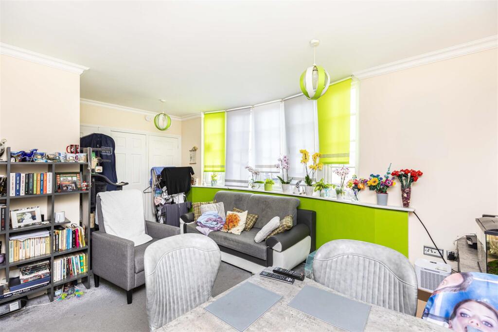 Apartment in Bournemouth, Boscombe - More