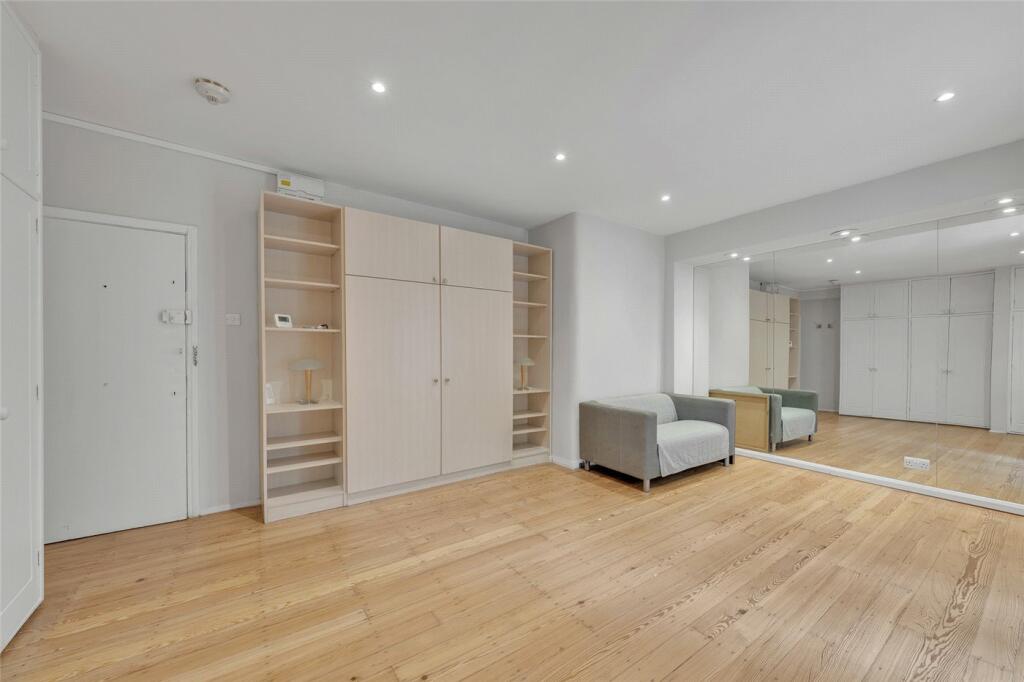 Studio flat for rent