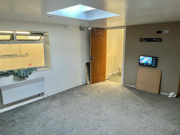 2A Tomo Office 2.jpg