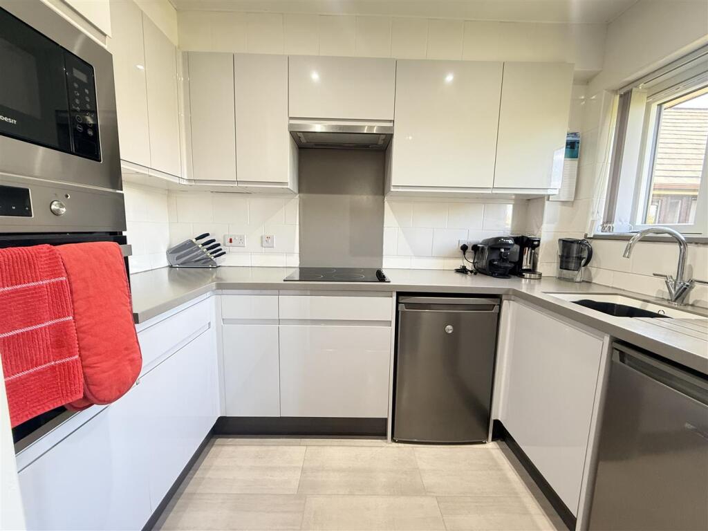 Apartment in Dudley, West Midlands - View 4