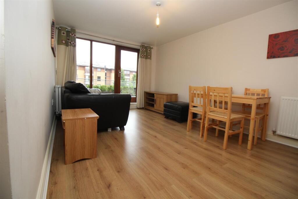 Apartment in Crawley, West Sussex - View 4