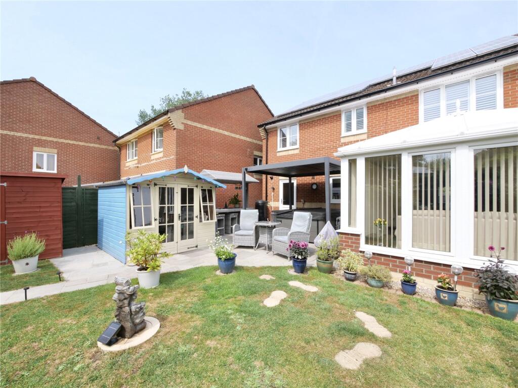 Four Bedroom Detached House, Pike Close, Glastonbury BA6 9PZ photo 2