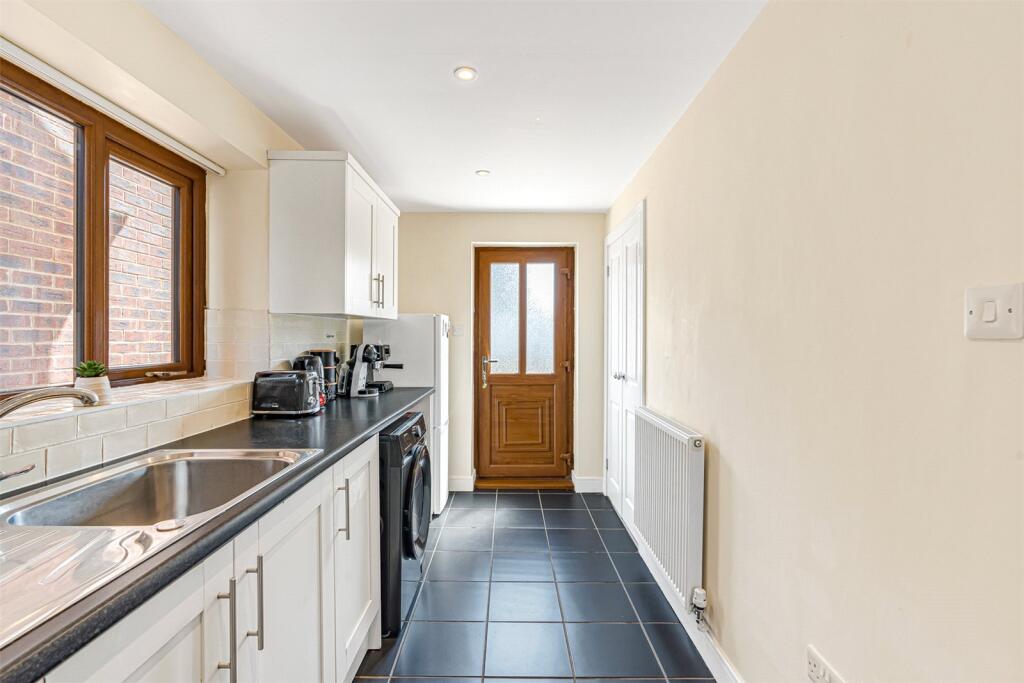 House in Kings Sutton, West Northamptonshire - View 5