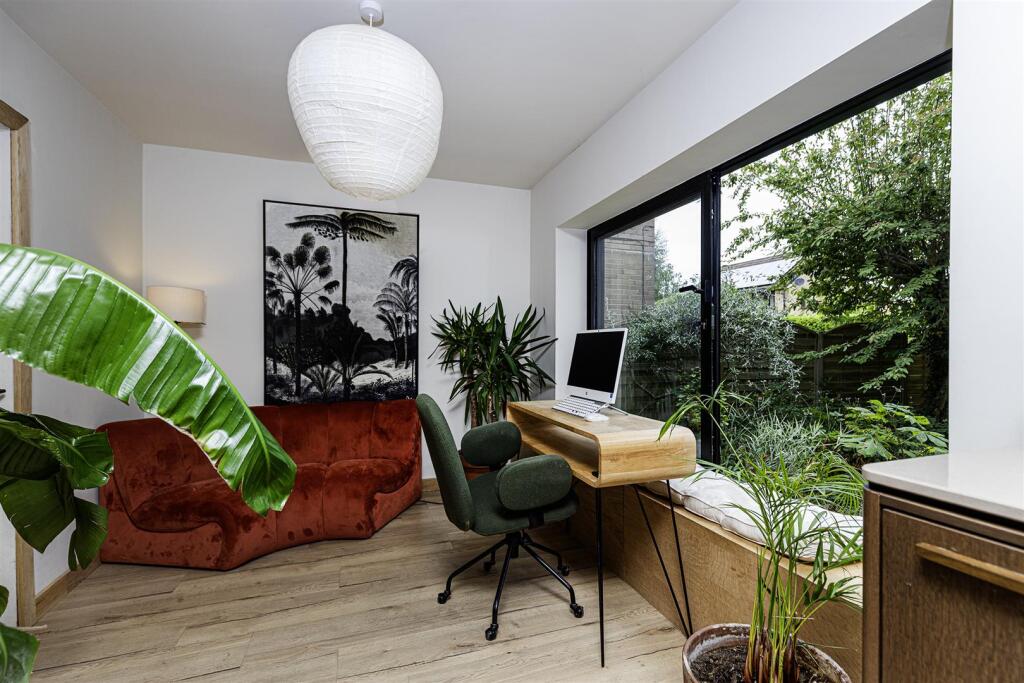 House in Huddersfield - View 4