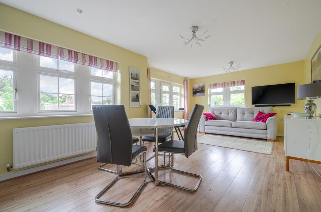 Waterfield Gardens, Chichester, PO19 - View 2