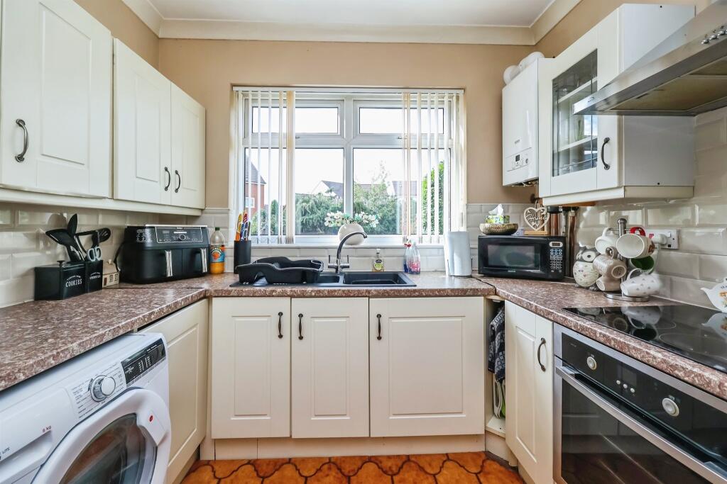 House in Ashfield, Hucknall - More