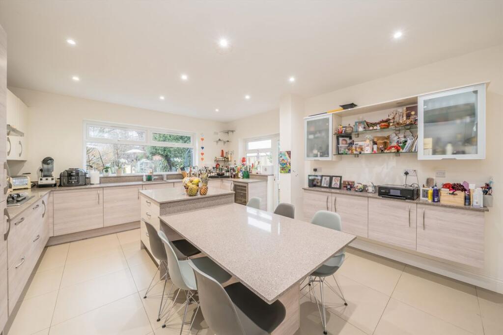 Argyle Avenue, Twickenham - More